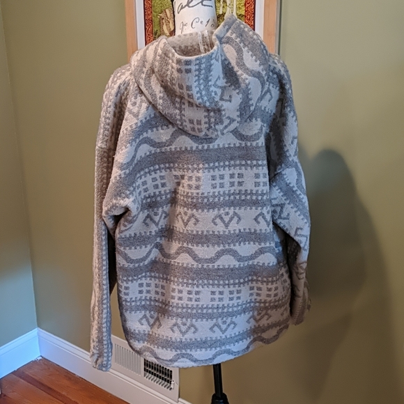 Pullover - One of a Kind - Picture 4 of 6